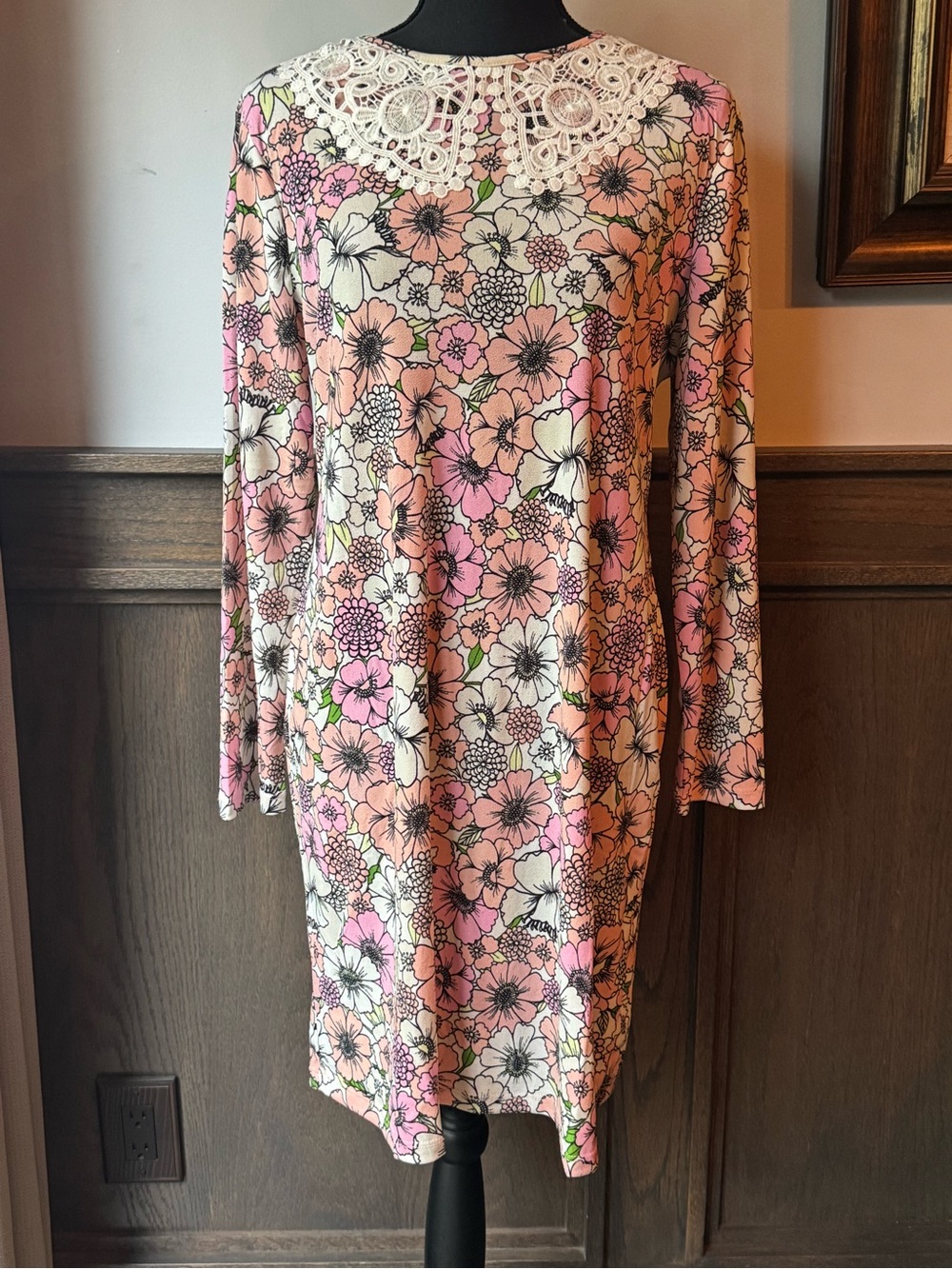 Floral Long-Sleeve Shift Dress with Lace Collar in Pink and Cream large NWT